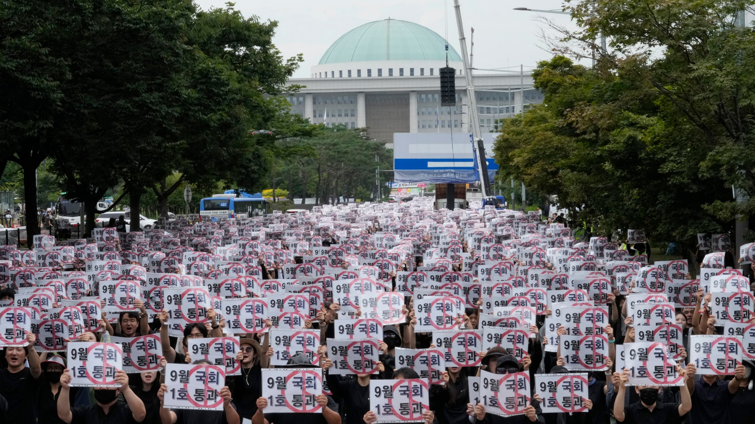 Seoul's bold plan: protecting teachers and enhancing parent-educator communication 